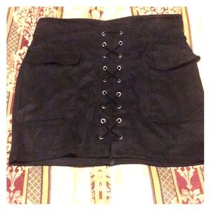 Black cargo inspired  ’suede’ mini skirt sz L.